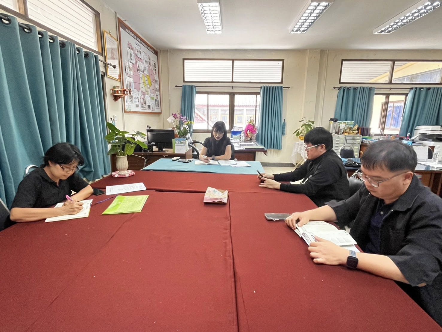 พช.แม่แตง : ประชุมเจ้าหน้าที่พัฒนาชุมชน ประจำเดือน มีนาคม 2569