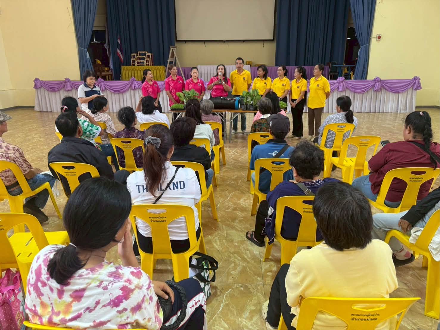 พช.แม่แตง ดำเนินโครงการสนับสนุนกิจกรรมตามแผนการขับเคลื่อนการขจัดความยากจน